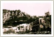 (8/21): Marina Grande, z lewej widać stację kolejki szynowej, którą pojechałam na Piazzetta, na grzbiecie wyspy