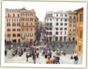 (5/81): La Piazza di Spagna widziana ze schodów
