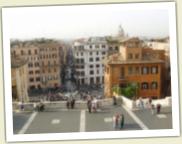 (10/81): widok na Piazza di Spagna ze schodów