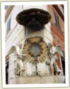 (22/81): kapliczka przy placu di Trevi