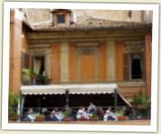 (72/81): restauracja na przeciwko Colosseo