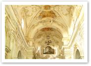 (10/20): wnętrze kościoła świętej Teresy z XVIII wieku