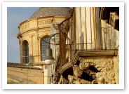 (12/22): w oddali kopuła San Giorgio, a bliżej pięknie zdobiony balkon i suszące się pranie