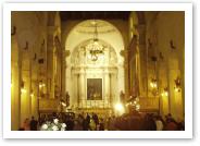 (11/12): wnętrze katedry, trwa ślub
